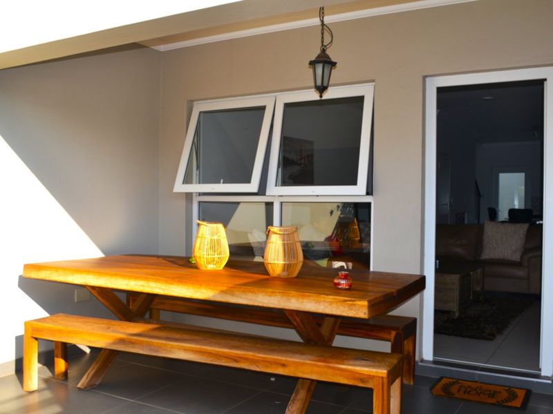 Stunning  3 Bedroom 2 Bathroom Duplex For Sale in Bryanston   - Photo 7