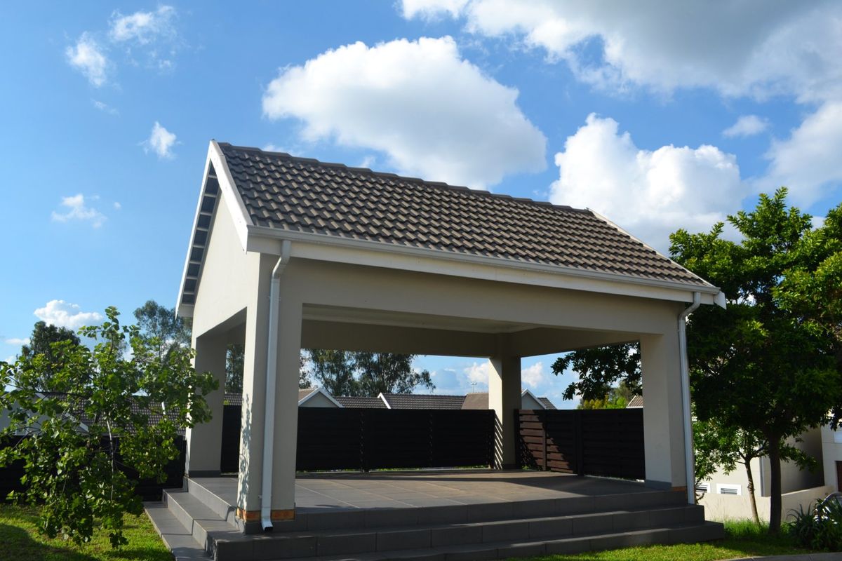 Stunning  3 Bedroom 2 Bathroom Duplex For Sale in Bryanston   - Photo 2