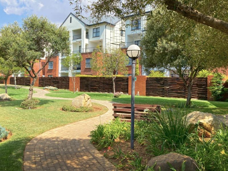 Stylish 2-Bed, 2-Bath Top-Floor Apartment for Sale at Greenstone Crest - Photo 2