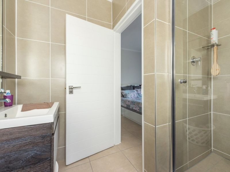 Stylish 2-Bed, 2-Bath Top-Floor Apartment for Sale at Greenstone Crest - Photo 10