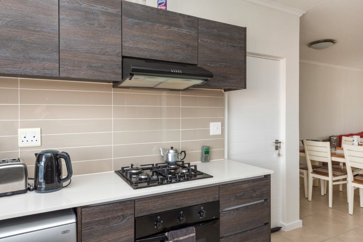 Stylish 2-Bed, 2-Bath Top-Floor Apartment for Sale at Greenstone Crest - Photo 4