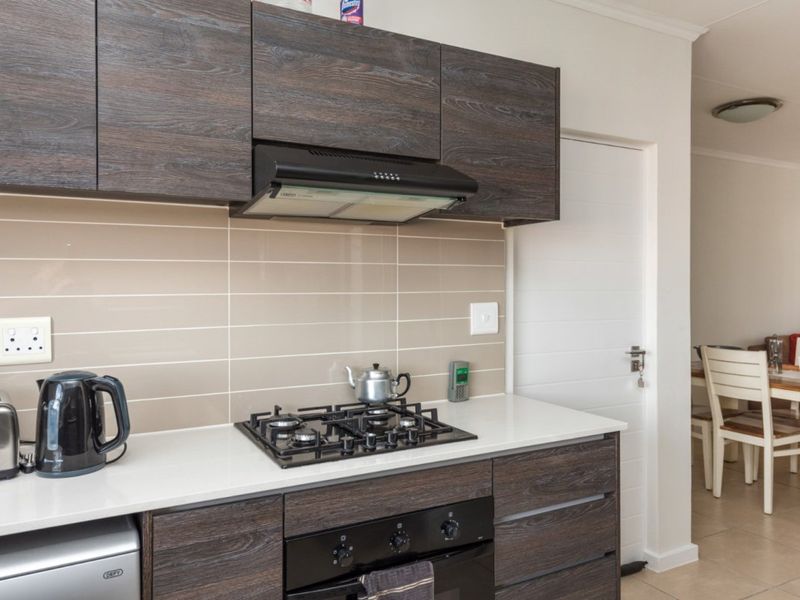 Stylish 2-Bed, 2-Bath Top-Floor Apartment for Sale at Greenstone Crest - Photo 4