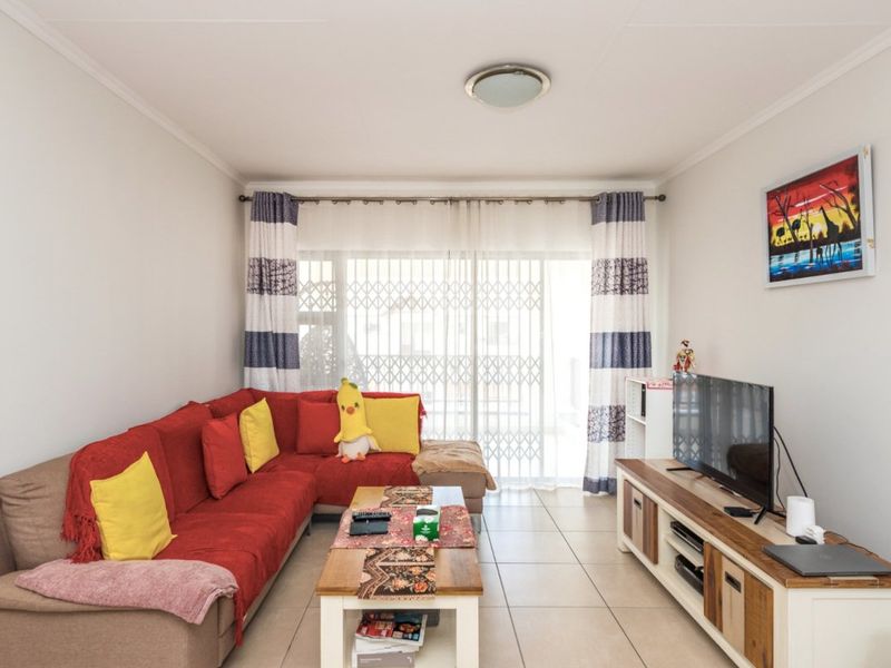 Stylish 2-Bed, 2-Bath Top-Floor Apartment for Sale at Greenstone Crest - Photo 6