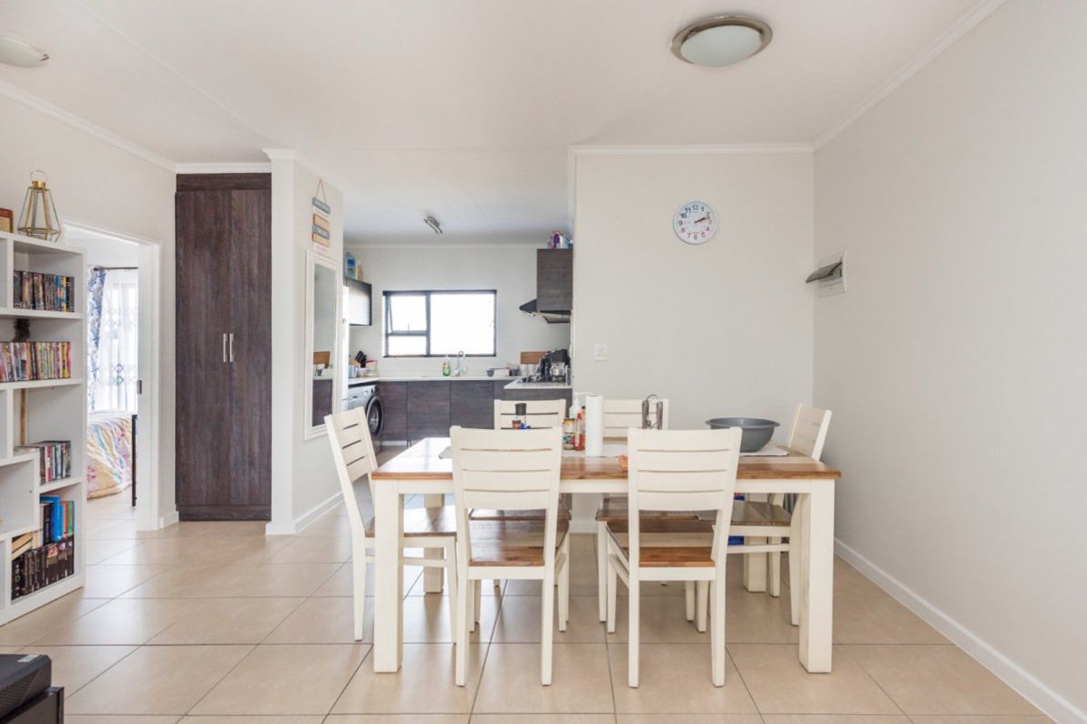 Stylish 2-Bed, 2-Bath Top-Floor Apartment for Sale at Greenstone Crest - Photo 5