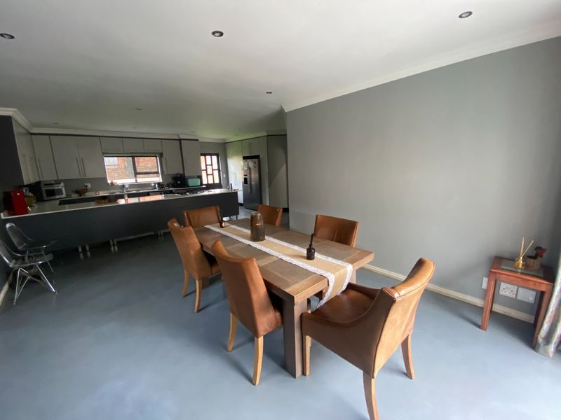 Modern Newly Renovated Home & Flatlet! - Photo 2