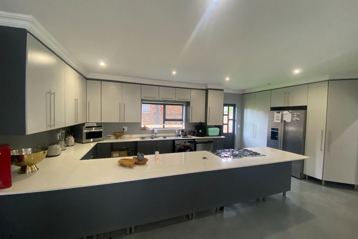 Modern Newly Renovated Home & Flatlet! - Photo 3