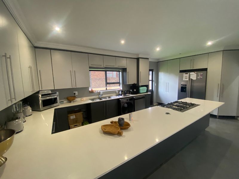 Modern Newly Renovated Home & Flatlet! - Photo 5