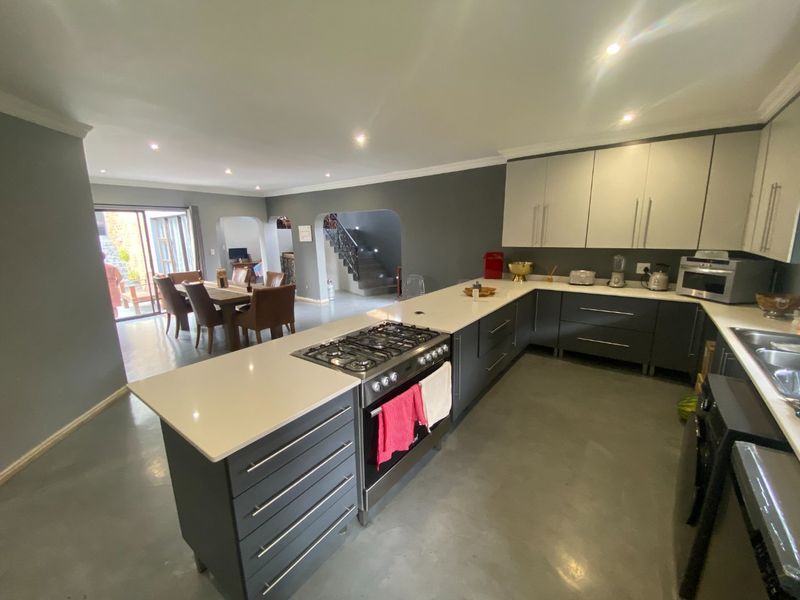 Modern Newly Renovated Home & Flatlet! - Photo 6