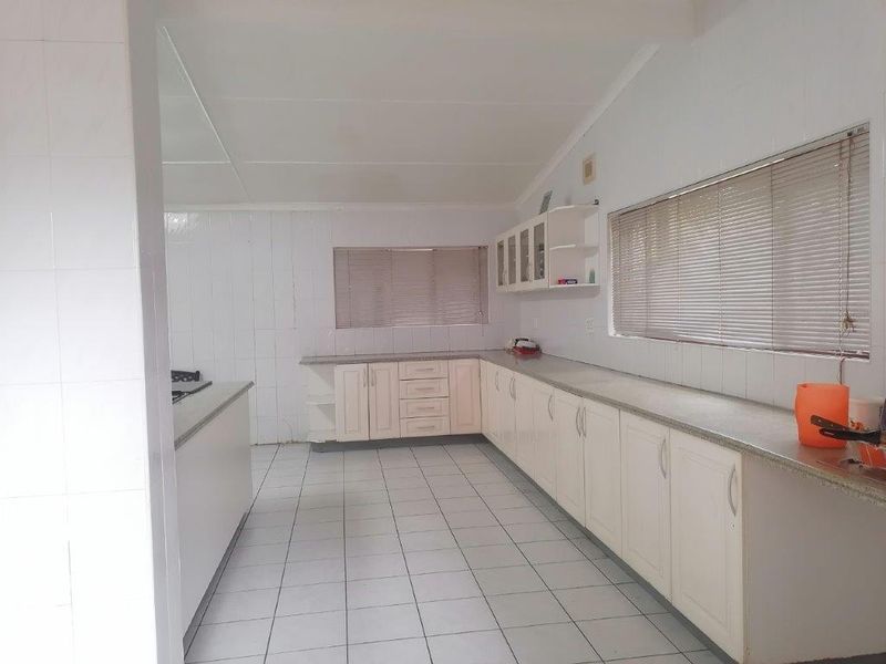 Ideally Situated Home In Port Shepstone  - Photo 2