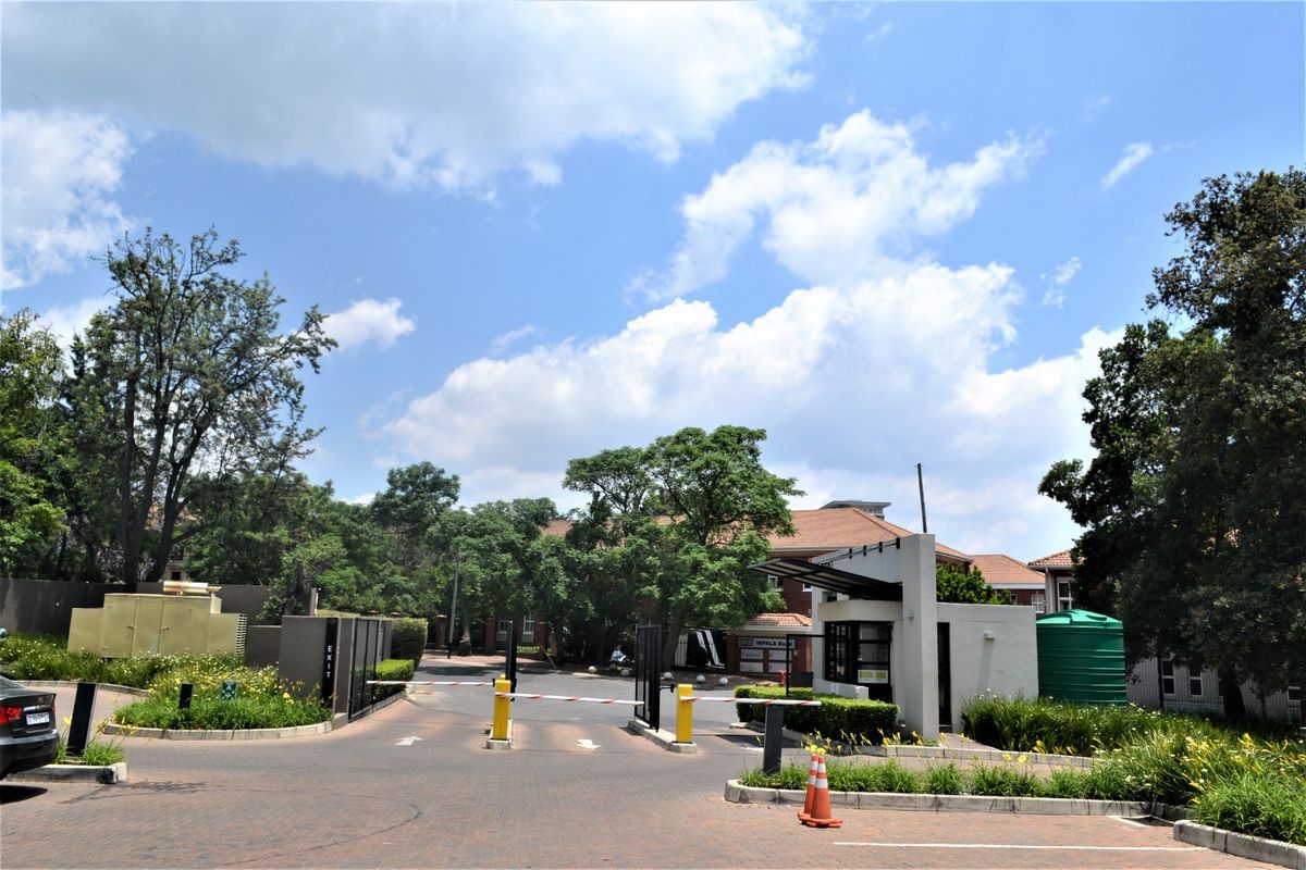 Prime Grade Office Suite For Sale/To Let in Chislehurston   - Photo 4
