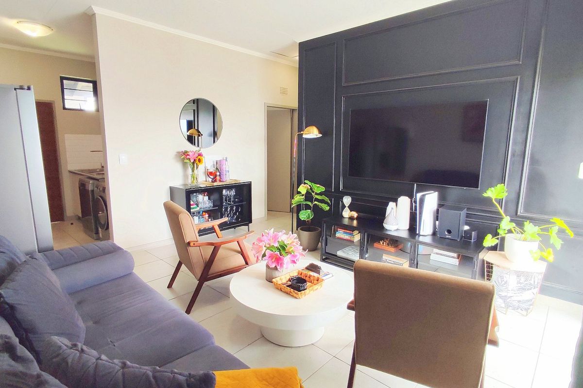 Modern 2 Bedroom Apartment in The Madison @ Amberfield City - Photo 2