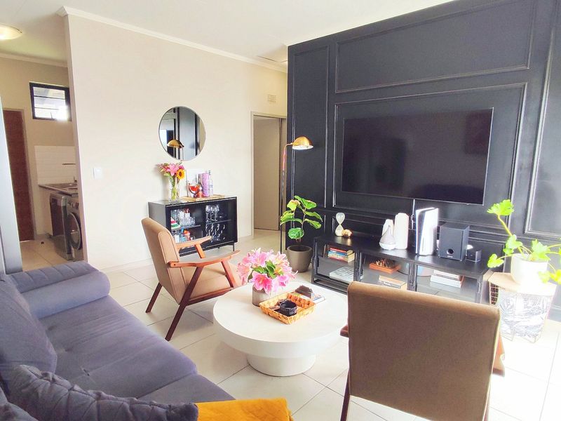 Modern 2 Bedroom Apartment in The Madison @ Amberfield City - Photo 2