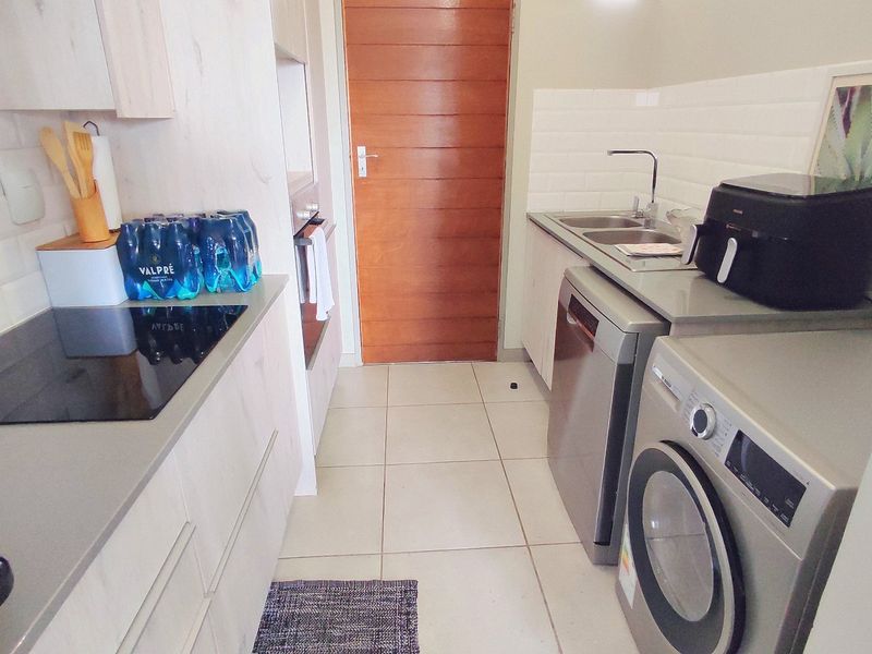 Modern 2 Bedroom Apartment in The Madison @ Amberfield City - Photo 9