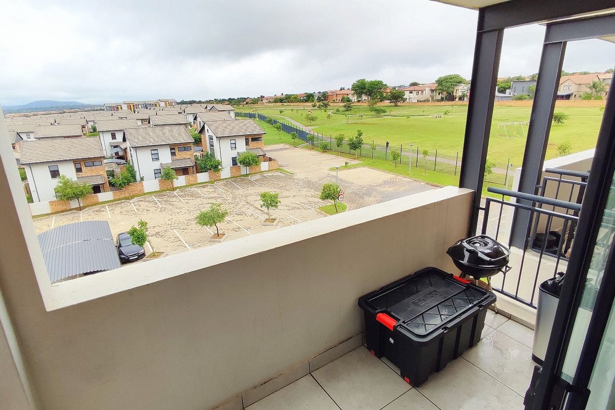 Modern 2 Bedroom Apartment in The Madison @ Amberfield City - Photo 5