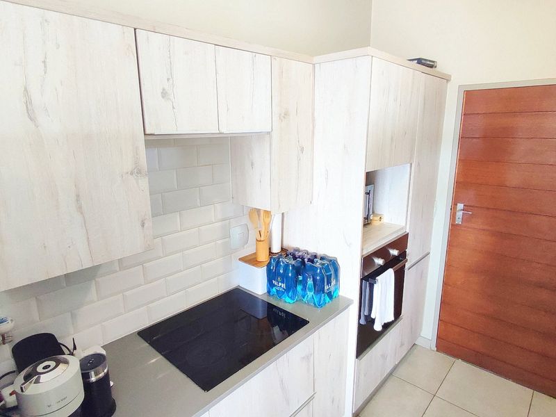 Modern 2 Bedroom Apartment in The Madison @ Amberfield City - Photo 8