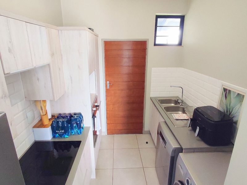 Modern 2 Bedroom Apartment in The Madison @ Amberfield City - Photo 6