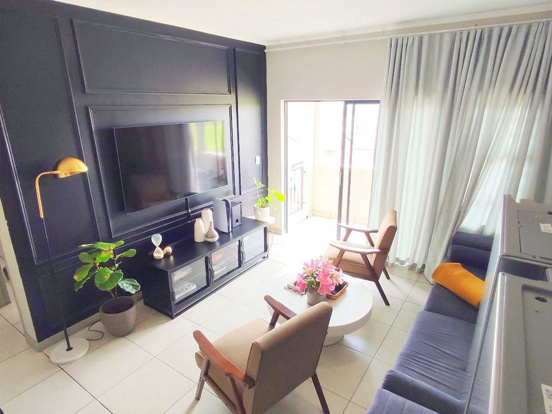 Modern 2 Bedroom Apartment in The Madison @ Amberfield City - Photo 4