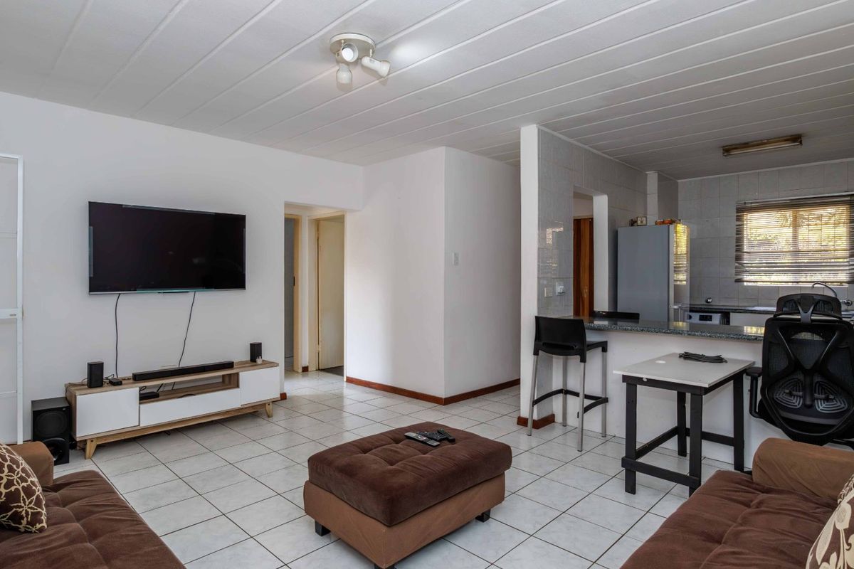 Charming Ground-Floor Townhouse in Greenfields, Edenglen - Photo 5