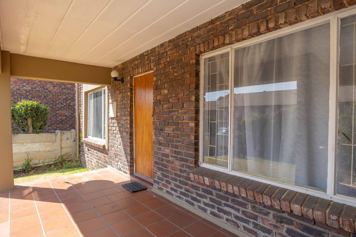 Charming Ground-Floor Townhouse in Greenfields, Edenglen - Photo 3