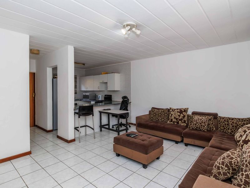 Charming Ground-Floor Townhouse in Greenfields, Edenglen - Photo 4