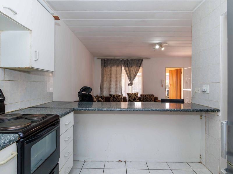 Charming Ground-Floor Townhouse in Greenfields, Edenglen - Photo 10