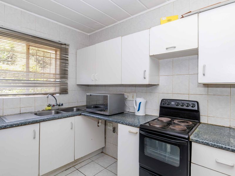 Charming Ground-Floor Townhouse in Greenfields, Edenglen - Photo 9