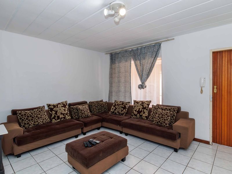 Charming Ground-Floor Townhouse in Greenfields, Edenglen - Photo 6