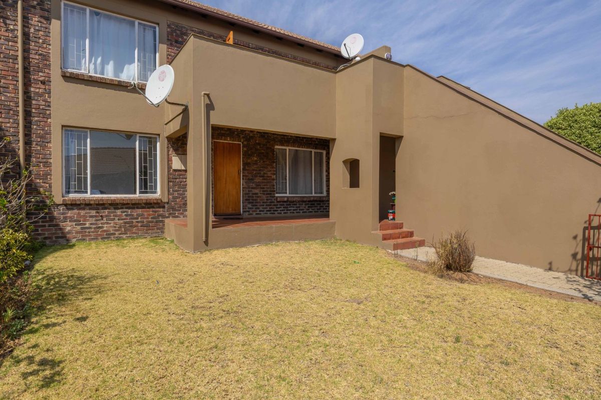 Charming Ground-Floor Townhouse in Greenfields, Edenglen - Photo 2