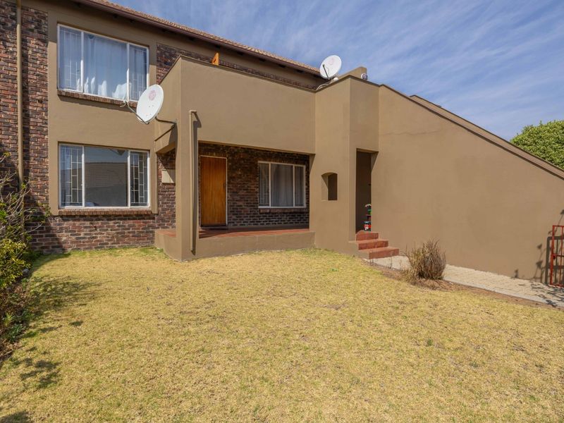 Charming Ground-Floor Townhouse in Greenfields, Edenglen - Photo 2