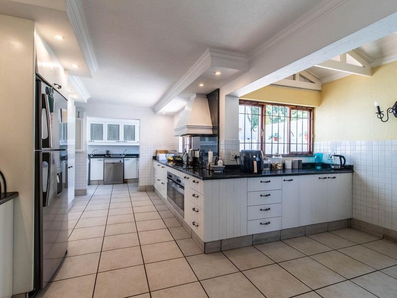 4 BEDROOM DOUBLE STOREY HOME FOR SALE IN MELROSE - Photo 5