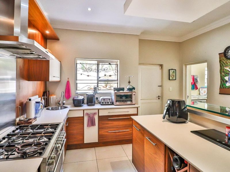 4 bedroom house for sale in Bedfordview - Photo 7