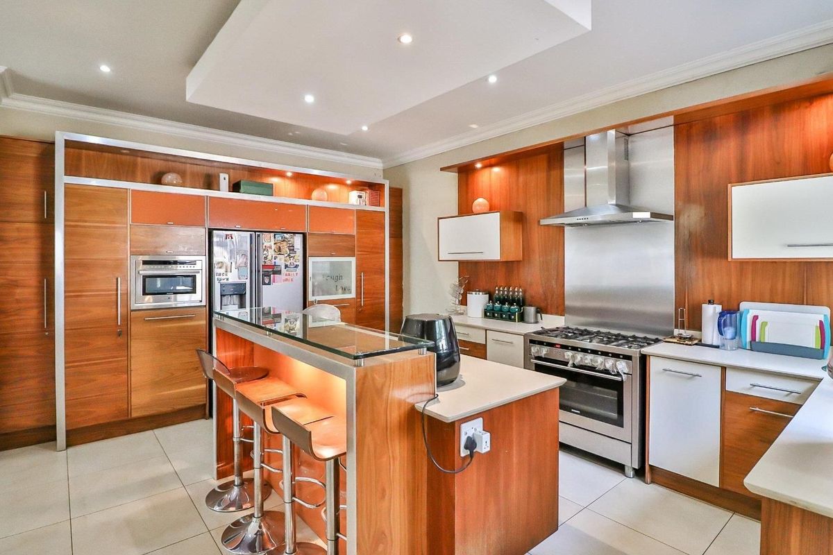 4 bedroom house for sale in Bedfordview - Photo 4