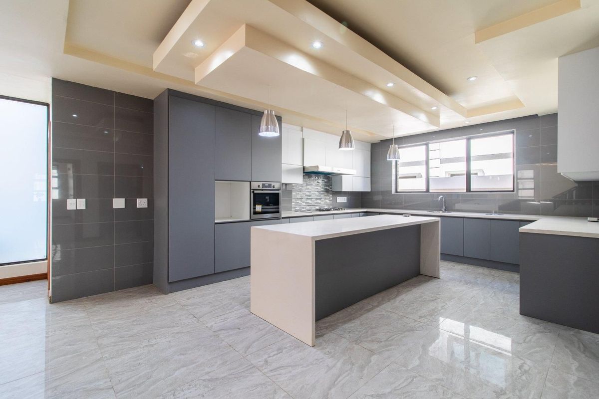 4 Bedroom Cluster for Sale in Bedfordview - Photo 2