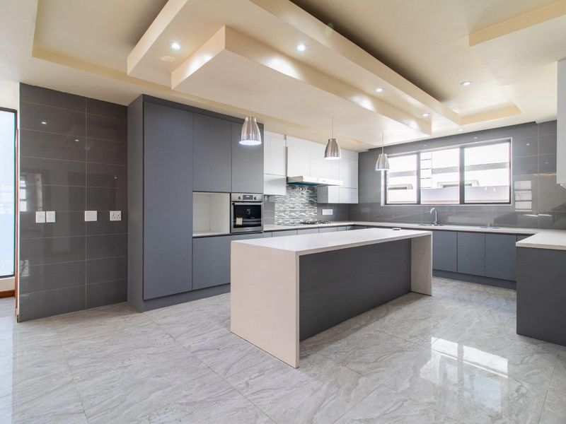 4 Bedroom Cluster for Sale in Bedfordview - Photo 2