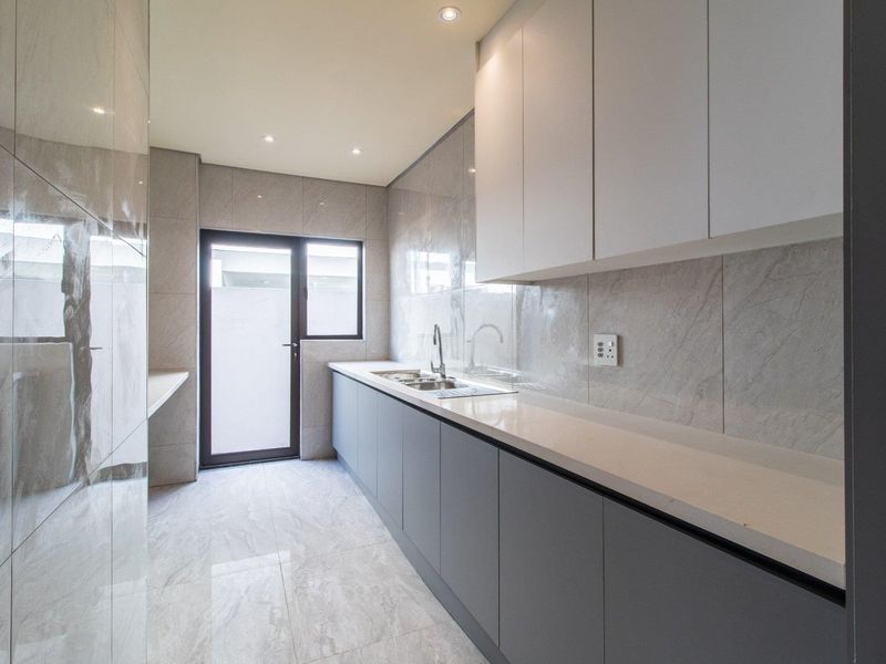 4 Bedroom Cluster for Sale in Bedfordview - Photo 5