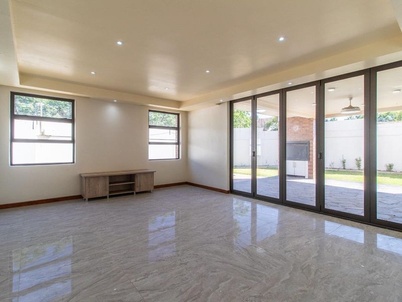 4 Bedroom Cluster for Sale in Bedfordview - Photo 10