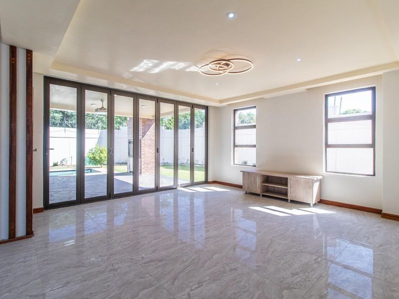 4 Bedroom Cluster for Sale in Bedfordview - Photo 9