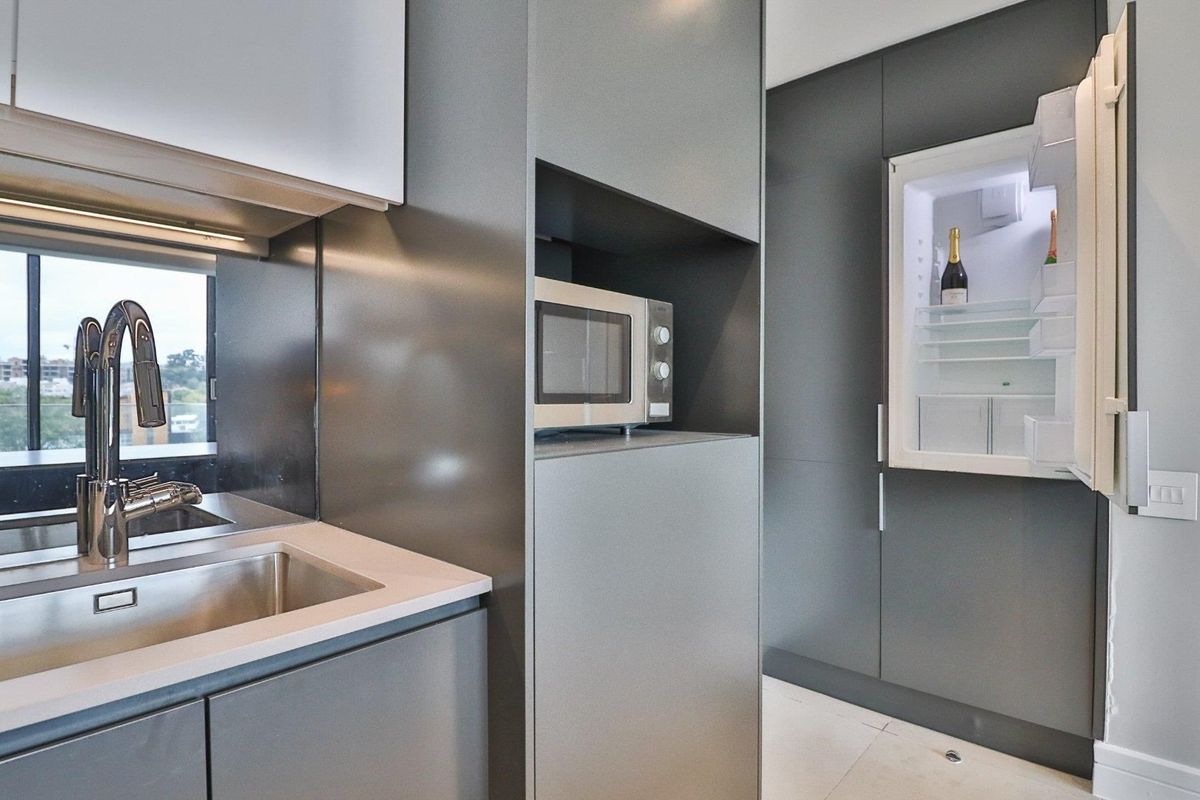 Studio Apartment For Sale INCLUDING FURNITURE - Photo 3