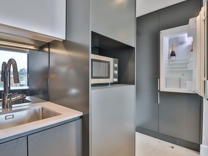 Studio Apartment For Sale INCLUDING FURNITURE - Photo 8