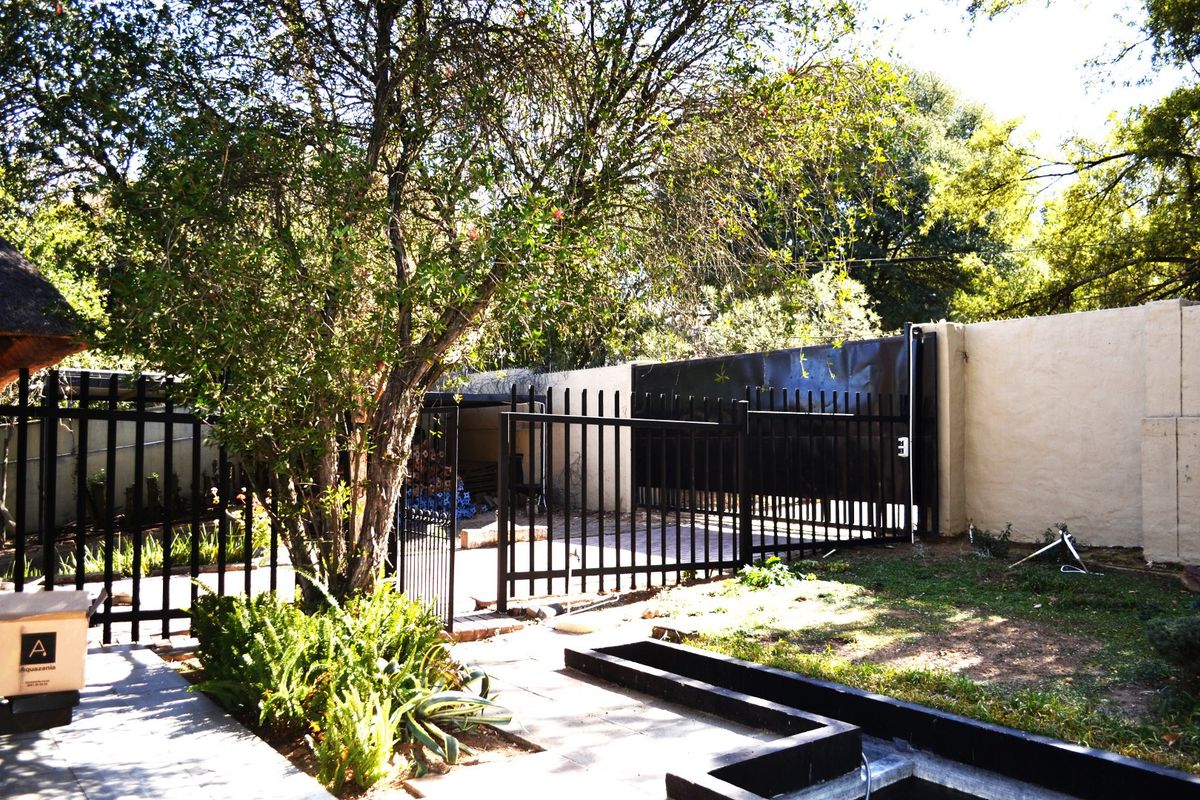 Semi furnished Garden Cottage To Let in Bryanston  - Photo 2