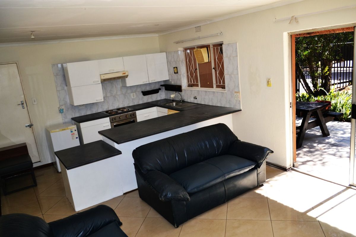 Semi furnished Garden Cottage To Let in Bryanston  - Photo 4