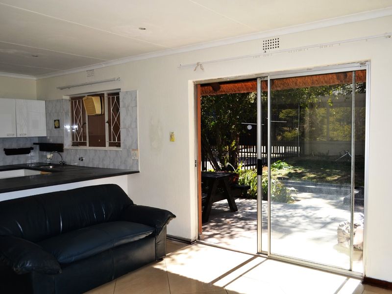 Semi furnished Garden Cottage To Let in Bryanston  - Photo 8