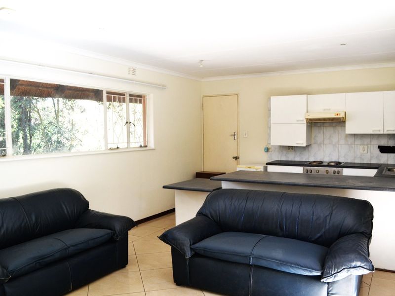 Semi furnished Garden Cottage To Let in Bryanston  - Photo 7