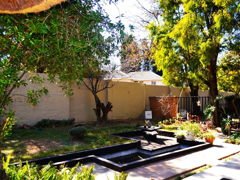 Semi furnished Garden Cottage To Let in Bryanston  - Photo 6