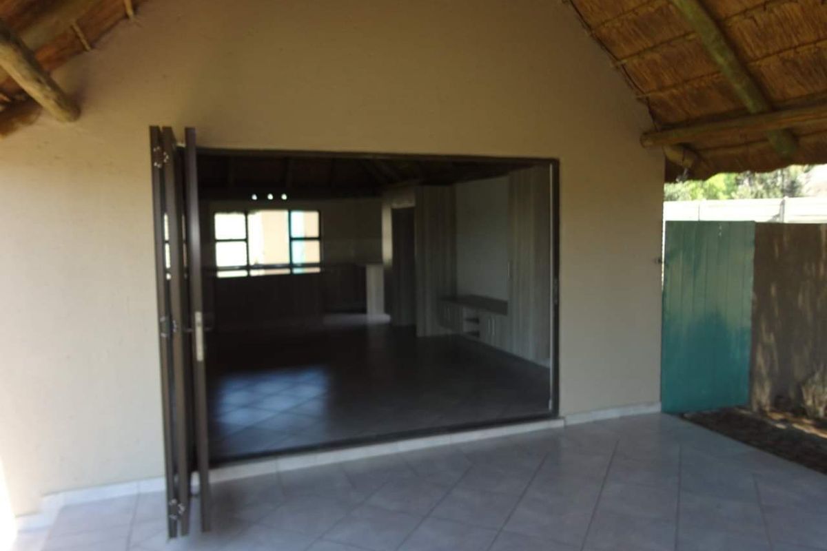 Modern 2-Bedroom Loft Home To Rent This lovely and modern two-bedroom house with a loft is perfectly positioned close to schools and shops, offering both comfort and convenience. Property features include: Two well-sized bedrooms Versatile loft area – ideal for a home office, lounge, or extra living space Stylish modern kitchen with a gas stove Gas geyser for energy-efficient living Pet-friendly – suitable for two small pets Beautiful, modern finishes throughout Perfect for a small family, professionals, or anyone looking for a neat, modern home in a great area - Photo 4