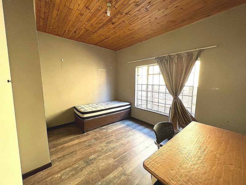 Immaculate 6 Bedroom House for Sale in Vrededorp - Photo 9