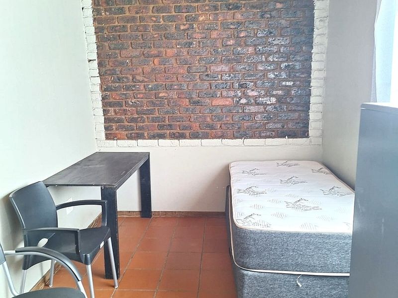 Immaculate 6 Bedroom House for Sale in Vrededorp - Photo 10
