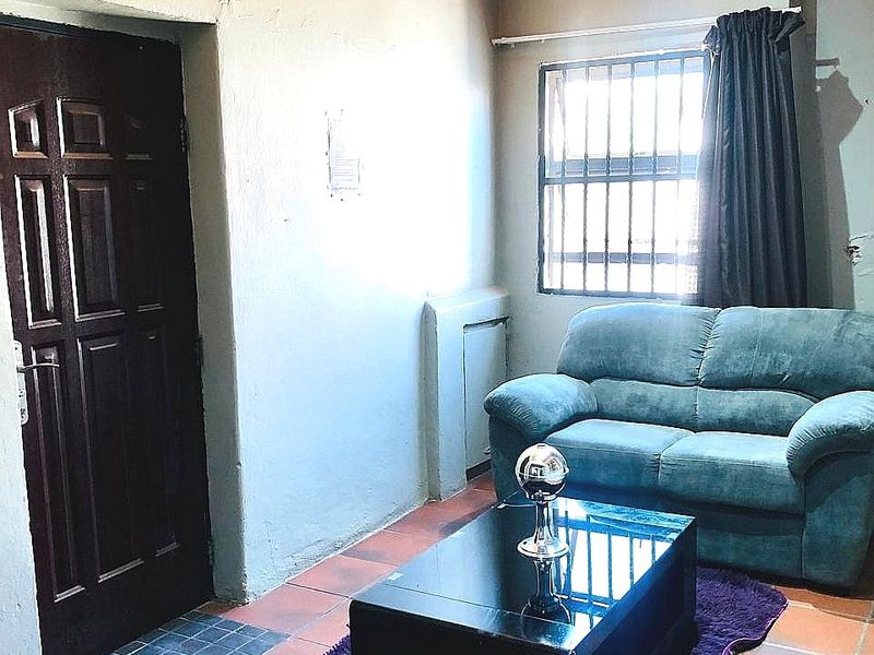 Immaculate 6 Bedroom House for Sale in Vrededorp - Photo 8