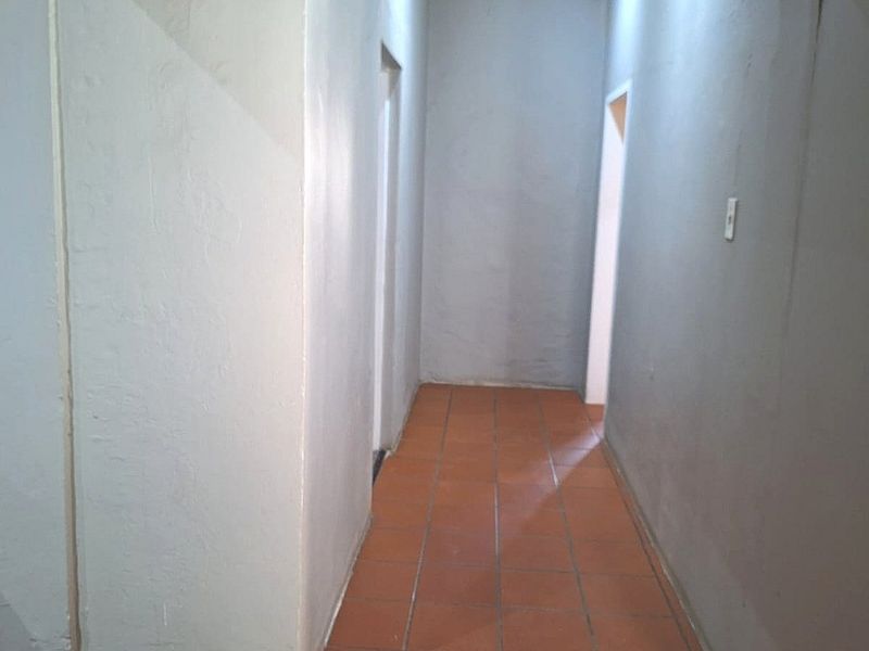 Immaculate 6 Bedroom House for Sale in Vrededorp - Photo 7