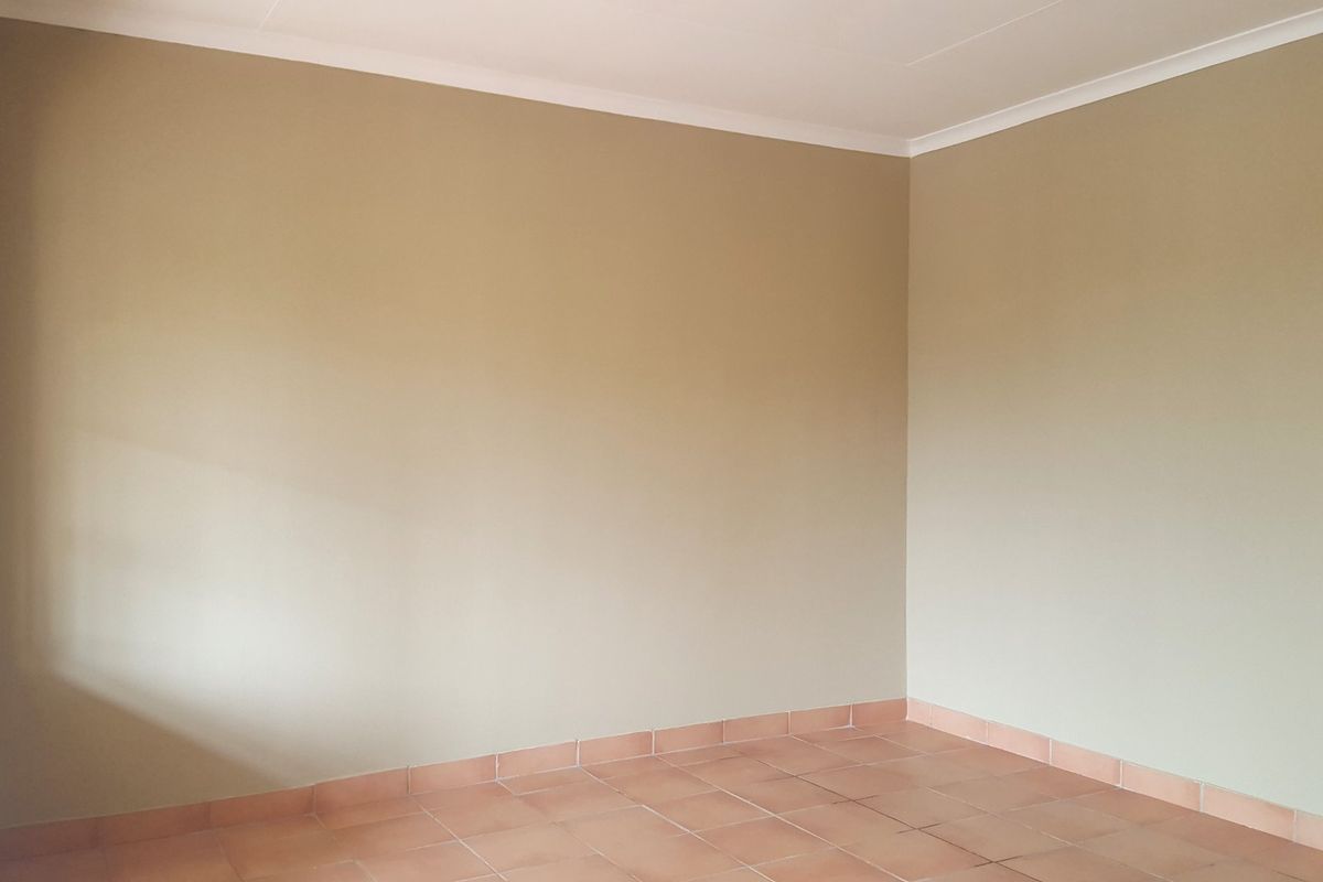 3 Bedroom Apartment for Sale - Photo 3